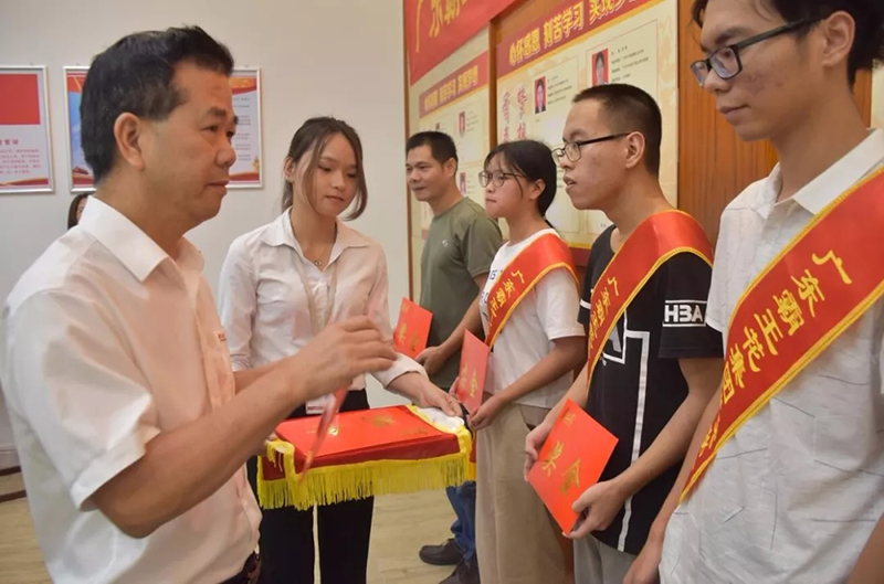 1566955060619105.jpg 640.webp (3).jpg